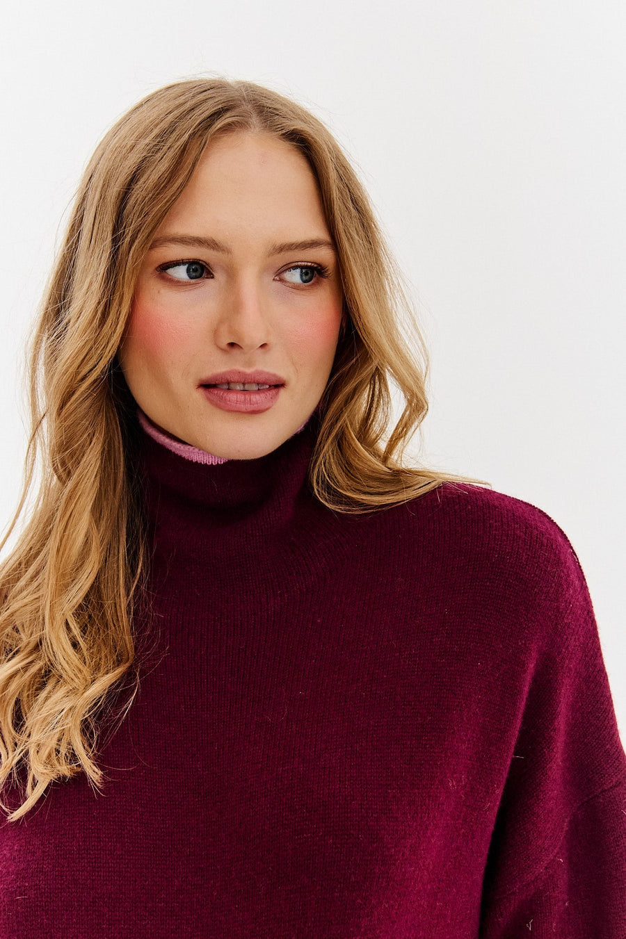 Wełniany sweter z golfem Rose Whisper